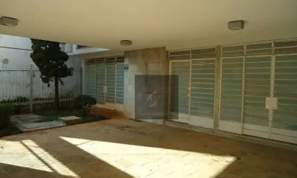 Casa para venda e aluguel em Centro de 200.00m² com 4 Quartos e 3 Garagens