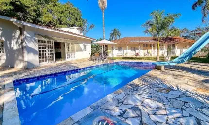 Chácara para venda em Jardim Itália de 9284.00m² com 4 Quartos, 1 Suite e 10 Garagens