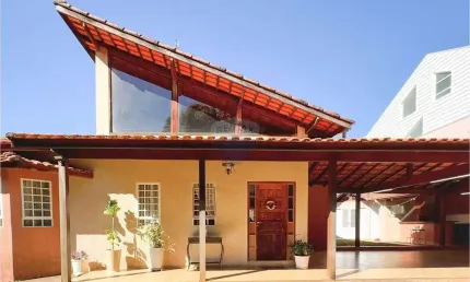 Casa para venda em centro de 235.00m² com 4 quartos, 1 suite e 3 garagens