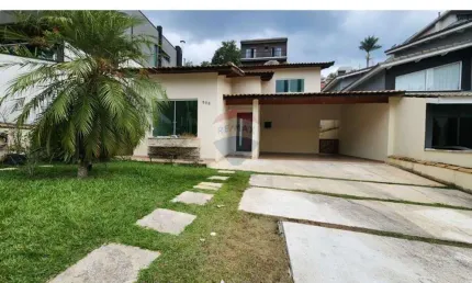 Casa para alugar em Parque Residencial Itapeti de 250.00m² com 3 Quartos, 2 Suites e 6 Garagens