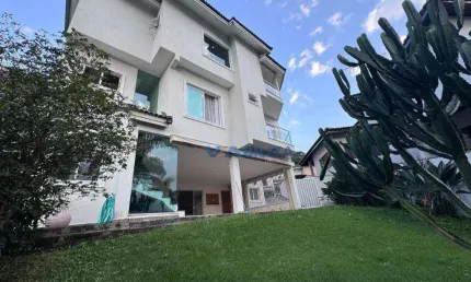 Sobrado para venda em Perová de 300.00m² com 4 Quartos, 3 Suites e 4 Garagens