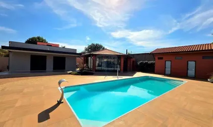 Chácara para venda em Jardim Europa de 143.00m² com 2 Quartos, 2 Suites e 6 Garagens
