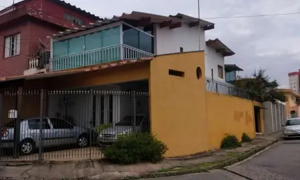Sobrado para venda em Jardim Santa Clara de 161.00m² com 2 Quartos, 2 Suites e 3 Garagens