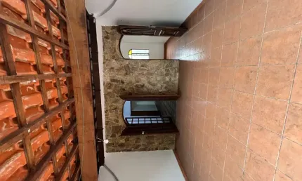 Sobrado para venda em Centro de 200.00m² com 4 Quartos e 2 Garagens