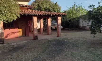 Casa para alugar em Loteamento Santa Rosa de 170.00m² com 2 Quartos e 6 Garagens
