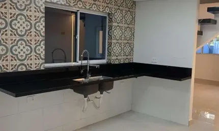 Sobrado para venda em Centro de 131.00m² com 3 Quartos, 3 Suites e 2 Garagens