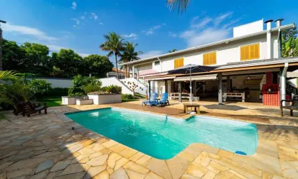 Casa para venda em Caxambu de 1090.00m² com 3 Quartos, 1 Suite e 4 Garagens