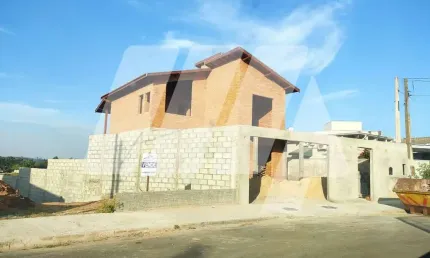 Sobrado para venda em Jardim Porangaba de 250.00m² com 3 Quartos e 1 Suite