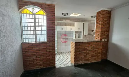 Casa para alugar em Vila Municipal de 147.00m² com 3 Quartos, 1 Suite e 4 Garagens