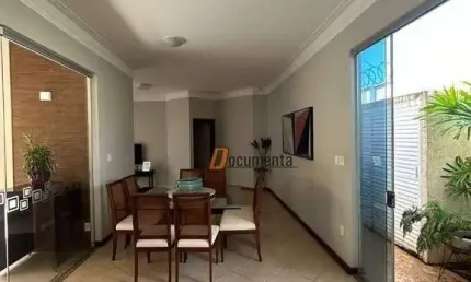 Casa para venda em Jardim Nova Yorque de 230.00m² com 3 Quartos, 3 Suites e 2 Garagens