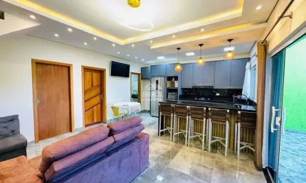 Sobrado para venda em Centro de 240.00m² com 5 Quartos, 1 Suite e 4 Garagens
