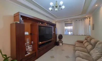 Casa para venda em Parque São Domingos de 158.00m² com 4 Quartos, 2 Suites e 4 Garagens