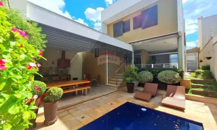 Casa de Condomínio para alugar em Portal Luiza de 250.00m² com 3 Quartos, 1 Suite e 4 Garagens