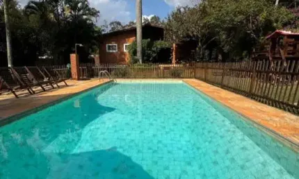 Chácara para alugar em jardim perlamar de 230.00m² com 2 quartos e 6 garagens
