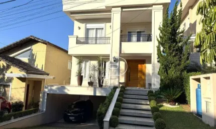 Casa de Condomínio para venda em Granja Viana de 357.00m² com 3 Quartos, 3 Suites e 5 Garagens