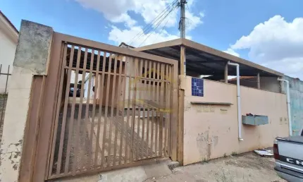 Casa para alugar em Vila Angélica de 90.00m² com 3 Quartos, 1 Suite e 1 Garagem