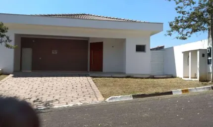 Casa para venda e aluguel em Jardim Villa Verona de 209.00m² com 3 Quartos, 3 Suites e 4 Garagens