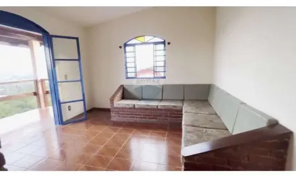 Casa para venda em Águas de Lindóia de 190.00m² com 3 Quartos, 1 Suite e 2 Garagens