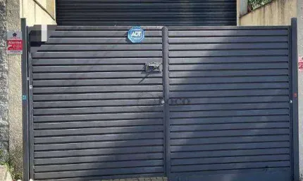 Galpão / Depósito / Armazém para venda em Vila Camilópolis de 75.00m² com 2 Garagens