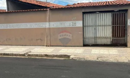Casa para venda em Parque Das Laranjeiras de 125.00m² com 2 Quartos e 2 Garagens