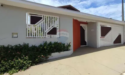 Casa para venda em Residencial Dos Imigrantes de 136.00m² com 3 Quartos, 1 Suite e 4 Garagens