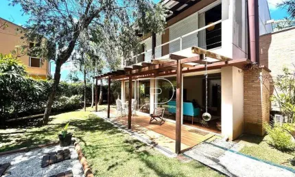 Casa de Condomínio para venda em Granja Viana de 493.00m² com 4 Quartos, 2 Suites e 2 Garagens