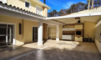 Casa de Condomínio para venda e aluguel em Granja Viana de 214.00m² com 3 Quartos, 3 Suites e 4 Garagens