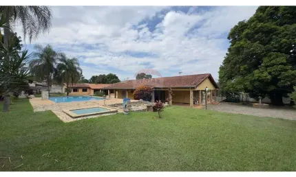 Chácara para alugar em Condomínio Chácara Grota Azul de 250.00m² com 3 Quartos, 1 Suite e 3 Garagens