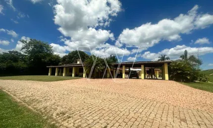 Fazenda / Sítio para venda em Sousas de 420.00m² com 4 Quartos, 4 Suites e 3 Garagens