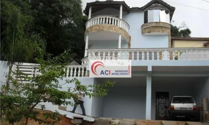 Casa de Condomínio para venda em Granja Viana de 270.00m² com 3 Quartos, 1 Suite e 2 Garagens