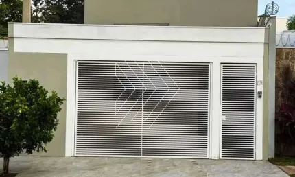 Casa para venda em Jardim Aeroporto de 170.00m² com 3 Quartos, 1 Suite e 2 Garagens