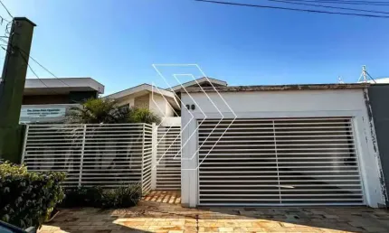 Casa para venda em Jardim Maria Izabel de 260.00m² com 3 Quartos, 1 Suite e 4 Garagens