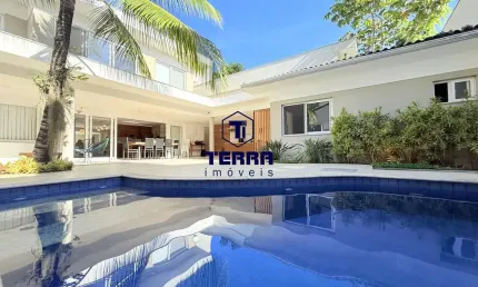 Casa para venda em Camboinhas de 211.00m² com 4 Quartos, 4 Suites e 2 Garagens