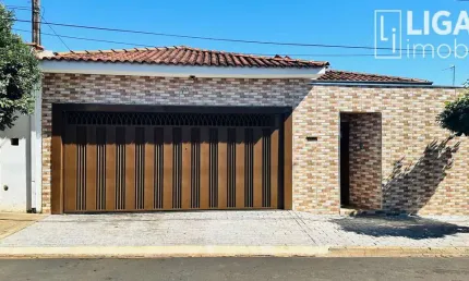 Casa para venda em Jardim Diva Tarlá De Carvalho de 185.00m² com 3 Quartos, 1 Suite e 2 Garagens