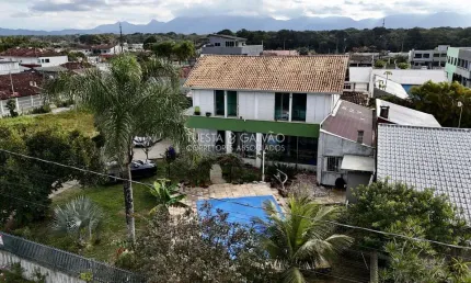 Casa para venda em Matinhos de 350.00m² com 9 Quartos, 4 Suites e 12 Garagens