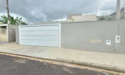 Casa para venda em Jardim Brasil (vila Xavier) de 261.00m² com 3 Quartos, 1 Suite e 4 Garagens