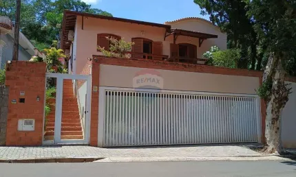 Casa para venda em Centro de 440.00m² com 7 Quartos, 7 Suites e 8 Garagens