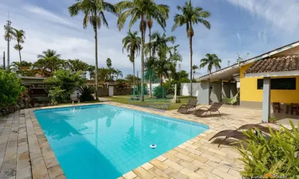 Casa para venda em praia da lagoinha de 150.00m² com 4 quartos, 4 suites e 5 garagens