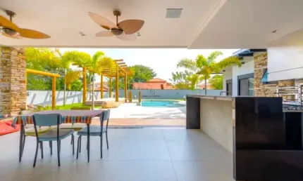 Casa para venda em Condomínio Vivendas Do Lago de 963.00m² com 3 Quartos, 3 Suites e 6 Garagens