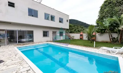 Loja para venda em praia da lagoinha de 286.00m² com 8 quartos, 2 suites e 8 garagens