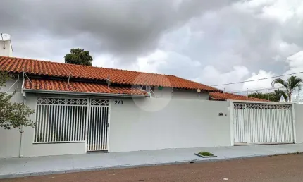 Casa para venda em Parque Santa Felícia Jardim de 196.00m² com 4 Quartos, 1 Suite e 4 Garagens