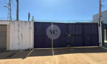 Galpão / depósito / armazém para alugar em vila prado de 700.00m²