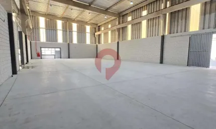 Galpão / Depósito / Armazém para alugar em Macuco de 1700.00m²
