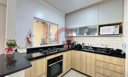 Sobrado para venda em Parque Jambeiro de 80.00m² com 3 Quartos, 1 Suite e 2 Garagens