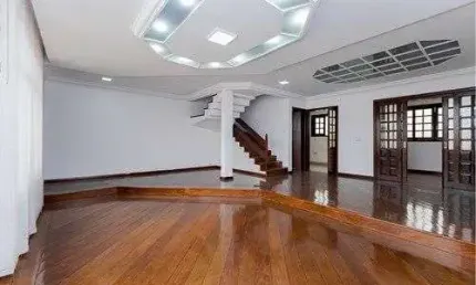 Sobrado para venda em mercês de 380.00m² com 6 quartos, 2 suites e 4 garagens