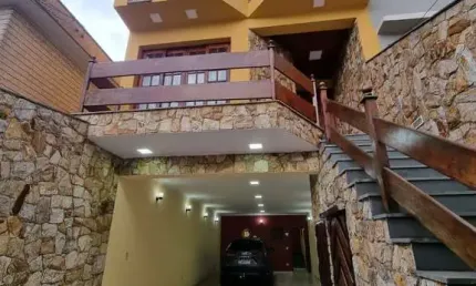 Sobrado para venda em santa maria de 330.00m² com 3 quartos, 3 suites e 5 garagens