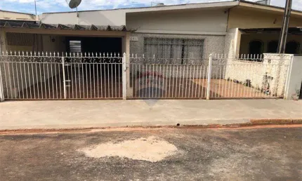 Casa para venda em Brieds de 124.00m² com 3 Quartos, 1 Suite e 3 Garagens