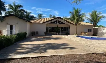 Casa para venda em Centro de 2430.00m² com 3 Quartos, 1 Suite e 3 Garagens