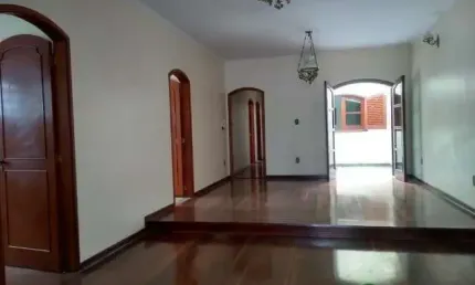 Casa para venda em centro de 312.00m² com 3 quartos, 1 suite e 3 garagens