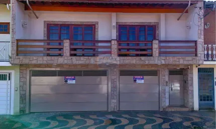 Casa para venda em Centro de 284.00m² com 3 Quartos, 1 Suite e 3 Garagens